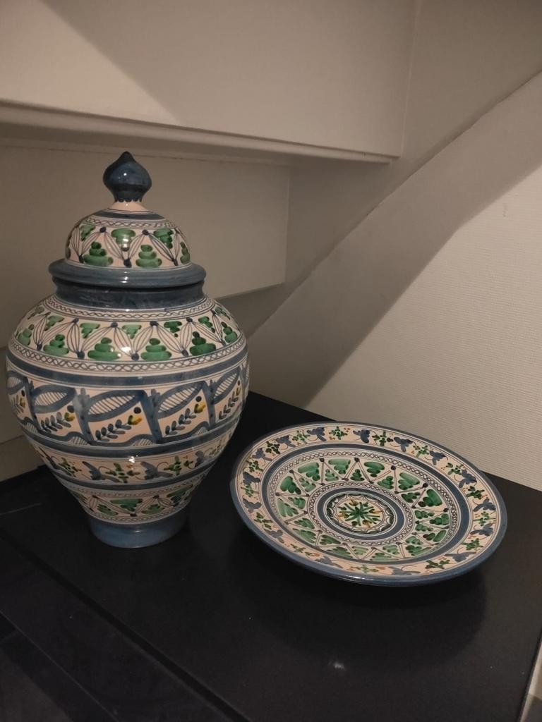 Spaanse aardewerk pot met schotel, Gebruikt, Schaal, Rond, Ophalen of Verzenden