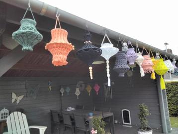 Gehaakte kleine kroonluchters beschikbaar voor biedingen