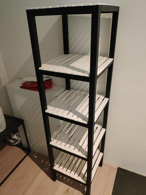 IKEA MOLGER badkamerrek – geverfd, goede staat, Huis en Inrichting, Badkamer | Badkamermeubels, Gebruikt, (Half)hoge kast, Minder dan 100 cm