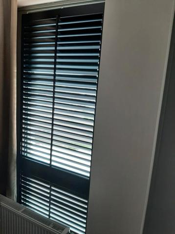 zwarte shutters