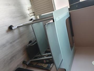 Computertafel glas/ aluminium  beschikbaar voor biedingen