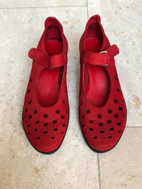 Arche • Rood suede dames schoenen, Kleding | Dames, Schoenen, Zo goed als nieuw, Overige typen, Rood, Ophalen