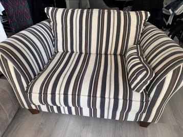 Prachtige “love” seat, 1,5 seater beschikbaar voor biedingen
