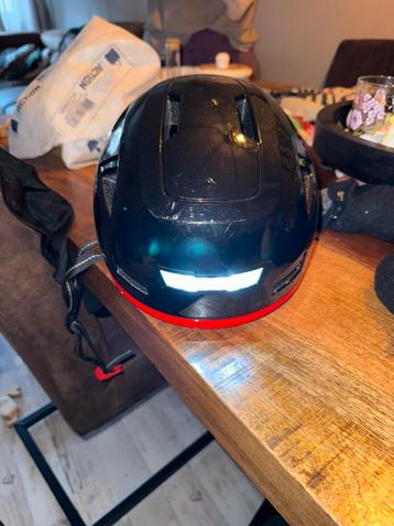 Open helm met licht en usb oplaadbaar beschikbaar voor biedingen
