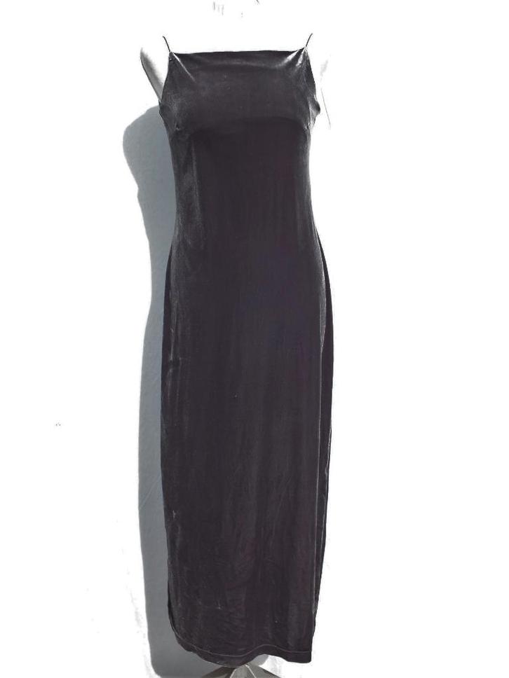 Lange grijze dun fluwelen jurk. Mt S Merk Woman, Kleding | Dames, Jurken, Zo goed als nieuw, Maat 36 (S), Grijs, Onder de knie