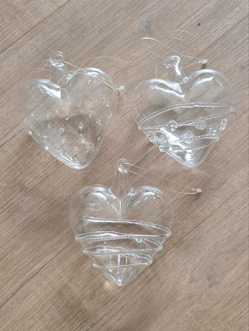 Riverdale glazen hartjes – set van 3 – in nieuwstaat beschikbaar voor biedingen