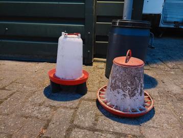 XL waterbak en XL voerbak.  beschikbaar voor biedingen