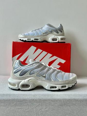 Nike Air Max Plus Sail Pure Platinum Silver (EU 42,5) beschikbaar voor biedingen
