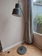 Stijlvolle grijsgroene vloerlamp (Its about Romy), Huis en Inrichting, Lampen | Vloerlampen, Ophalen, Zo goed als nieuw, Metaal