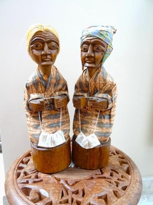 Indonesië Celebes (Sulawesi): 2 Tau Tau sculpturen beelden, Antiek en Kunst, Kunst | Niet-Westerse kunst, Verzenden