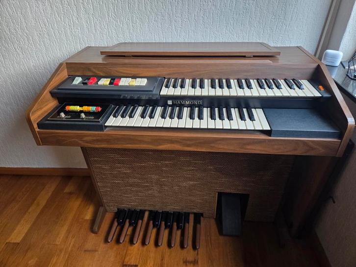 Hammond Orgel. 122J. Goed functionerend i.g.st. . Moet weg., Muziek en Instrumenten, Orgels, Gebruikt, Orgel, 2 klavieren, Ophalen