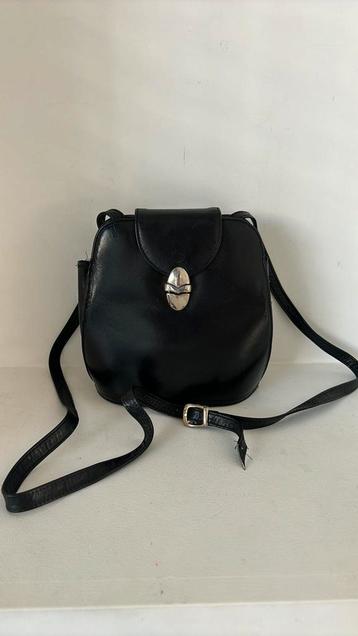Dames vintage schoudertas beschikbaar voor biedingen