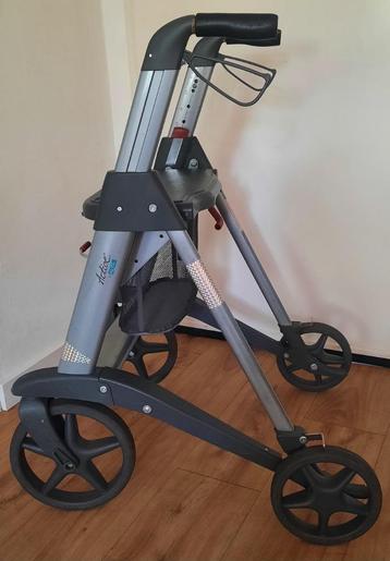 Rollator Merk: Active by Access + tas z.g.a.n. beschikbaar voor biedingen