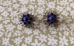 Vintage zilverkleurige bloem clips met blauwe steentjes., Sieraden, Tassen en Uiterlijk, Oorbellen, Ophalen of Verzenden, Zo goed als nieuw