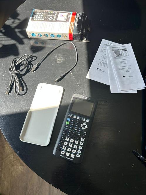 Texas Instruments TI-84 CE-T grafische rekenmachine, Diversen, Rekenmachines, Zo goed als nieuw, Grafische rekenmachine, Ophalen of Verzenden