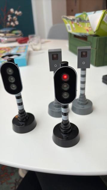 Verkeerslichten met licht & flitspalen met geluid beschikbaar voor biedingen