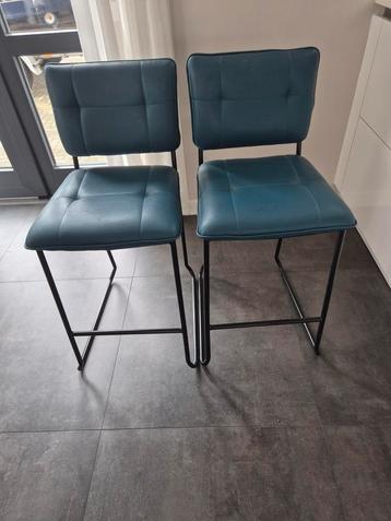 Te koop twee barkrukken. beschikbaar voor biedingen