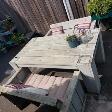 Steigerhouten tuinset tafel + 2 bankjes  beschikbaar voor biedingen