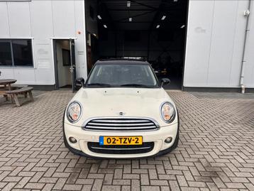 Mini Clubman 1.6 D Cooper 2012 Wit Navi Leer beschikbaar voor biedingen