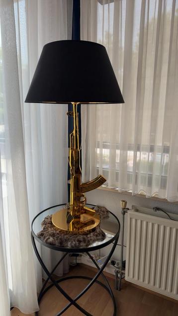 2stuks Gouden ak47 gun lamp (tafellamp) beschikbaar voor biedingen