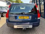 Volvo XC70 2.5 T Kinetic 4WD / NL Auto / H.Leer / Trekhaak, Auto's, Zwart, Blauw, 2521 cc, Handgeschakeld