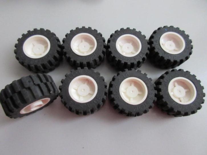 nr. 6893 Wielen, 30285 Wheel+30391 Tyre. Verzenden mogelijk, Kinderen en Baby's, Speelgoed | Duplo en Lego, Zo goed als nieuw