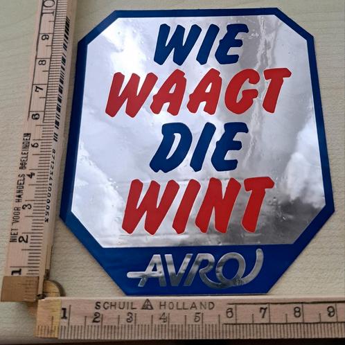 Vintage spiegel glimmende sticker AVRO wie waagt die wint, Verzamelen, Stickers, Zo goed als nieuw, Overige typen, Ophalen of Verzenden