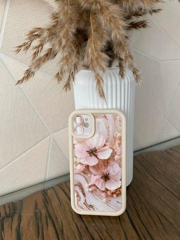 iPhone 11 Hoesje - Bloemen Design beschikbaar voor biedingen