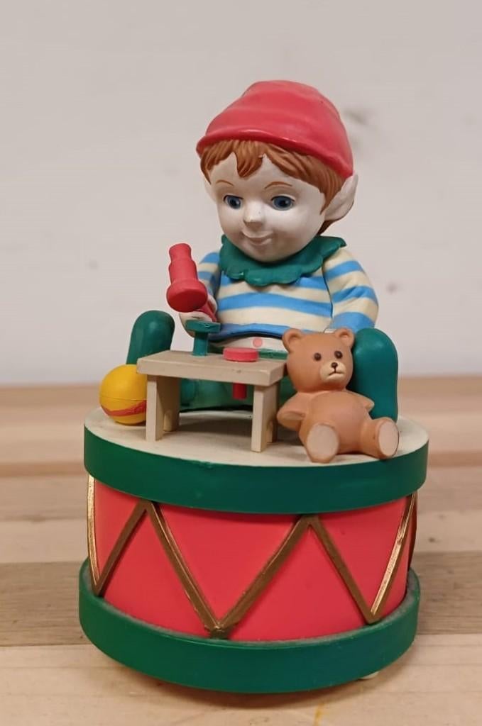 Kerst elf - Muziekdoosje Enesco - Toyland 1986, Diversen, Kerst, Ophalen of Verzenden, Zo goed als nieuw