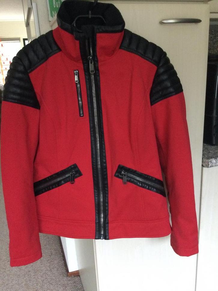 Goldbergh winterjas skijas mt 44 valt kleiner zgan, Kleding | Dames, Wintersportkleding, Zo goed als nieuw, Jack, Maat 42/44 (L)