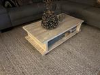 Mooie houten salontafel met wieltjes en opbergvak, Huis en Inrichting, Tafels | Salontafels, Gebruikt, 100 tot 150 cm, Minder dan 50 cm