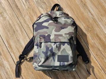 Rugzak (camouflage kleuren) beschikbaar voor biedingen