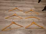 Gratis: houten kledinghangers, Kleding | Dames, Kledinghangers, Ophalen, Gebruikt, Hout, Kinderen en Volwassenen