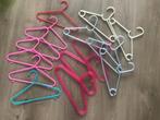 Verschillende kinder kleerhangers kledinghangers 30 stuks, Kleding | Dames, Kledinghangers, Ophalen of Verzenden, Nieuw, Kunststof