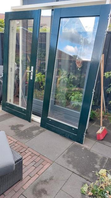 nette set dubbele openslaande deuren met kozijn beschikbaar voor biedingen