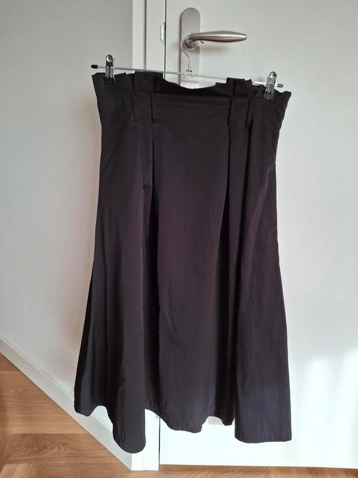 Zwarte Zara midi rok maat M met riem, Kleding | Dames, Rokken, Ophalen of Verzenden