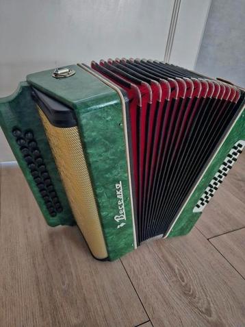 Becenka knoppen accordeon.met koffer. beschikbaar voor biedingen