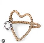 GEZOCHT: Riviera Maison rattan hartvormige servetring, Huis en Inrichting, Overige typen, Ophalen of Verzenden, Overige stijlen