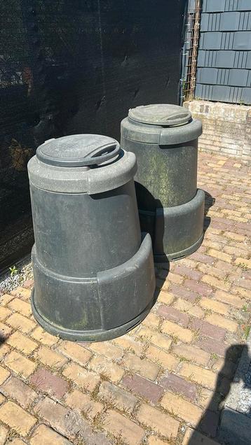 2 compost bakken  €5 per stuk beschikbaar voor biedingen