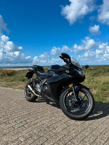 Suzuki gsx 250r A2 rijbewijs beschikbaar voor biedingen