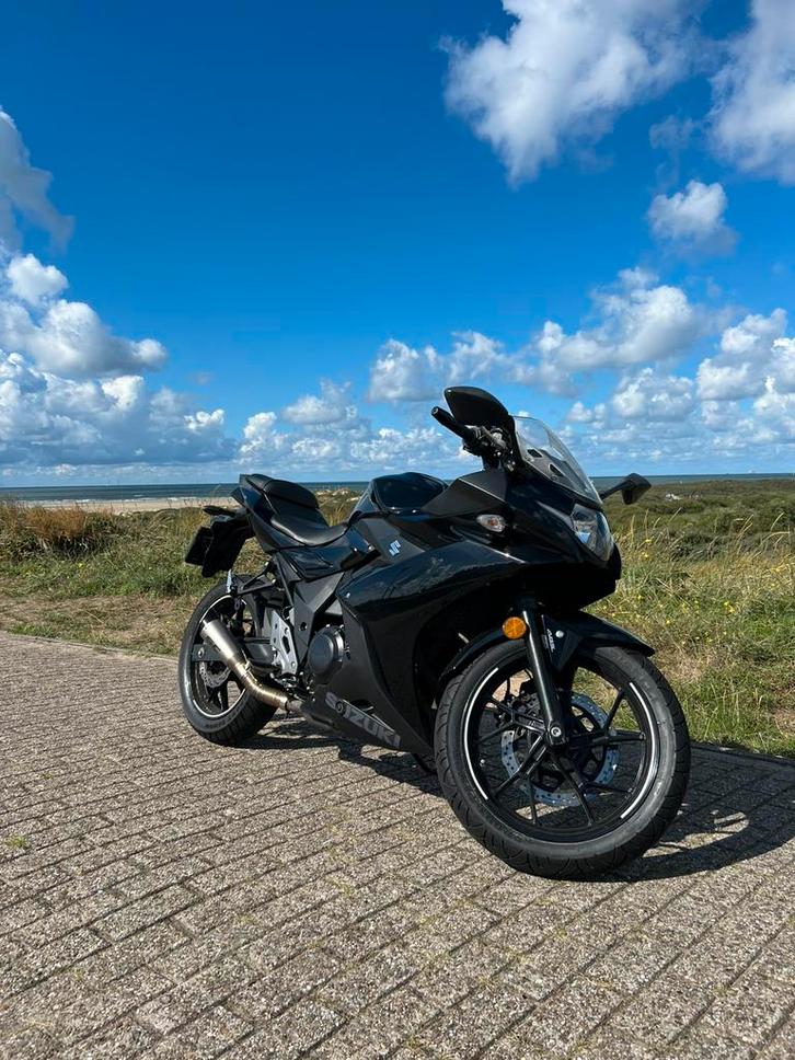 Suzuki gsx 250r A2 rijbewijs, Motoren, Motoren | Suzuki, Particulier, Naked bike, 12 t/m 35 kW, 2 cilinders, Minimaal motorrijbewijs A2