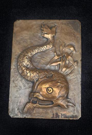 Prachtige Art Deco DOLFIJN gehamerde plaquette, gesigneerd beschikbaar voor biedingen