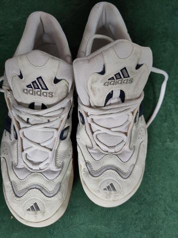 sportschoenen ADIDAS beschikbaar voor biedingen