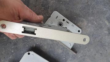 4 stuks binnendeur sloten beschikbaar voor biedingen