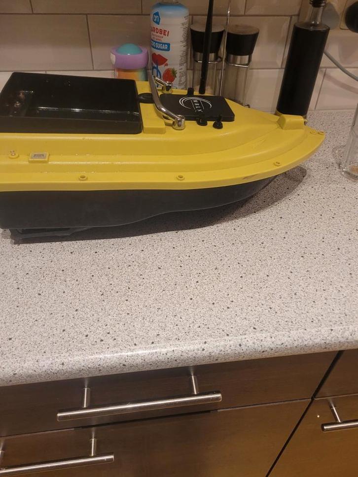 Voerboot met GPS - Zo Goed Als Nieuw!, Watersport en Boten, Hengelsport | Karpervissen, Zo goed als nieuw, Complete set, Ophalen