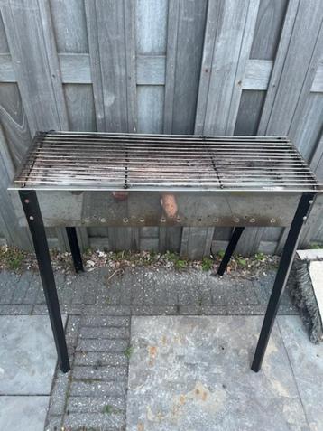 BBQ houtskool beschikbaar voor biedingen