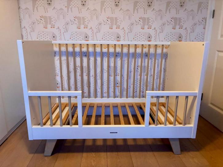 Kidsmill ledikant, Kinderen en Baby's, Kinderkamer | Bedden, Gebruikt, Minder dan 140 cm, Minder dan 70 cm, Lattenbodem, Matras