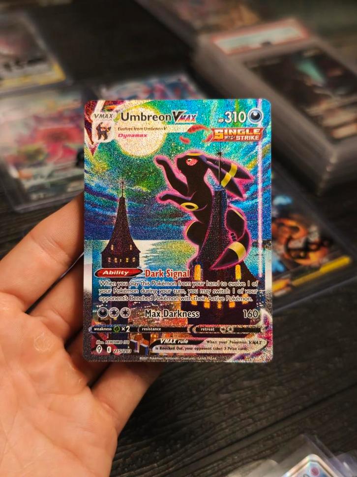 🌑 Umbreon VMAX 215 Evolving Skies, Hobby en Vrije tijd, Verzamelkaartspellen | Pokémon, Zo goed als nieuw, Ophalen of Verzenden