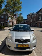 Toyota Yaris 1.0 12V Vvt-i 5DR Terra 2008 Grijs, Voorwielaandrijving, 527 kg, 750 kg, Origineel Nederlands