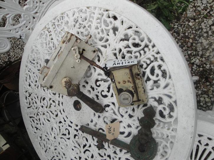 div antieke sloten, Doe-het-zelf en Verbouw, Hang- en Sluitwerk, Gebruikt, Slot, IJzer, Ophalen of Verzenden